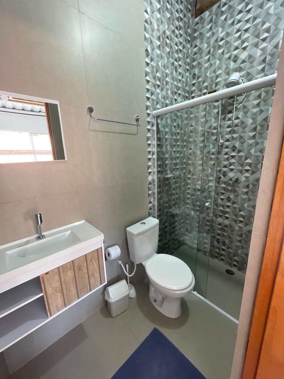 Shower, Toilet