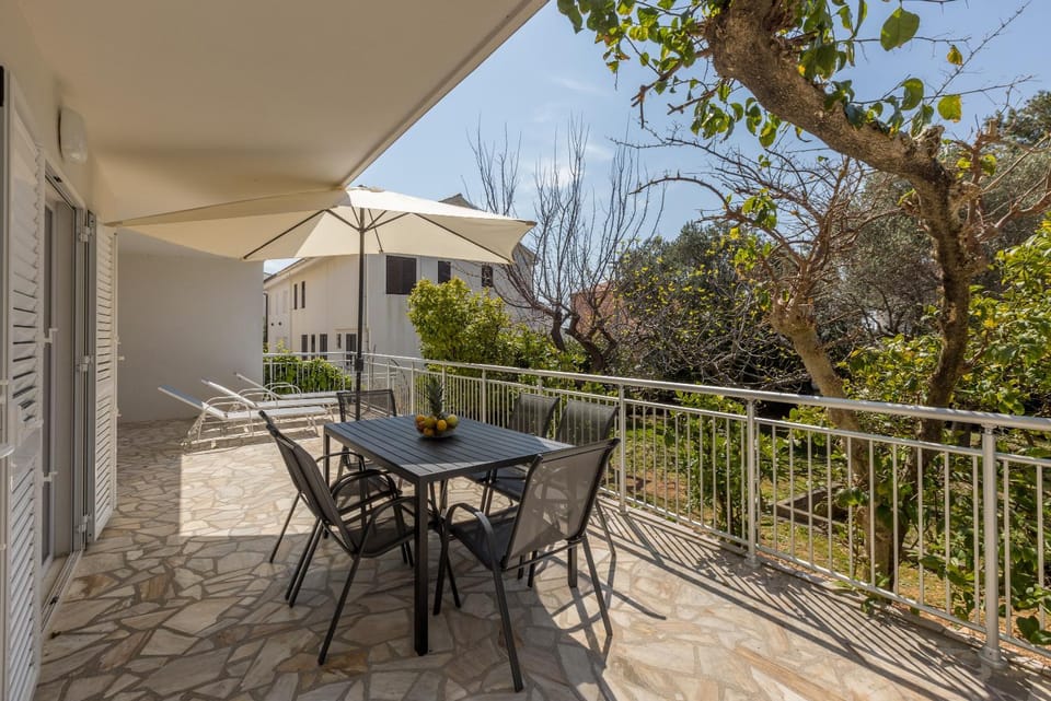Balcony/Terrace, Balcony/Terrace, Dining area, Garden view