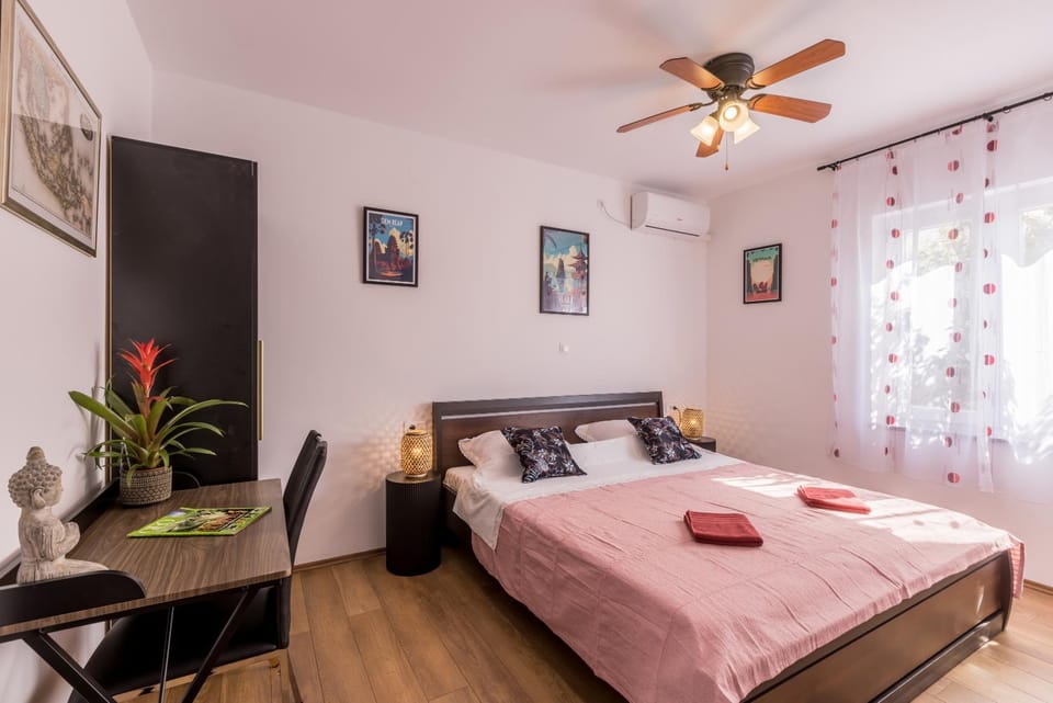Bed, Bedroom, fireplace, towels, air conditioner