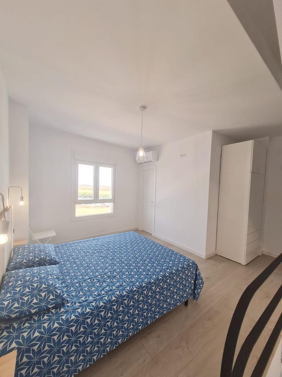 Bed, Photo of the whole room, Bedroom, internet, wardrobe, air conditioner