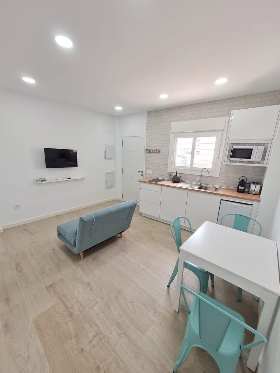TV and multimedia, Kitchen or kitchenette, minibar, stove