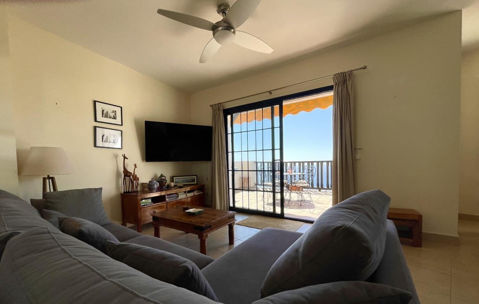 Lovely 2 bed apartment with views & communal pool Apartment in Costa Tropical