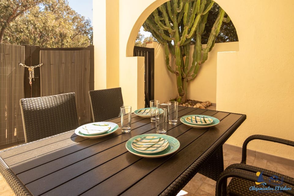 Patio, Day, Living room, Seating area, Dining area