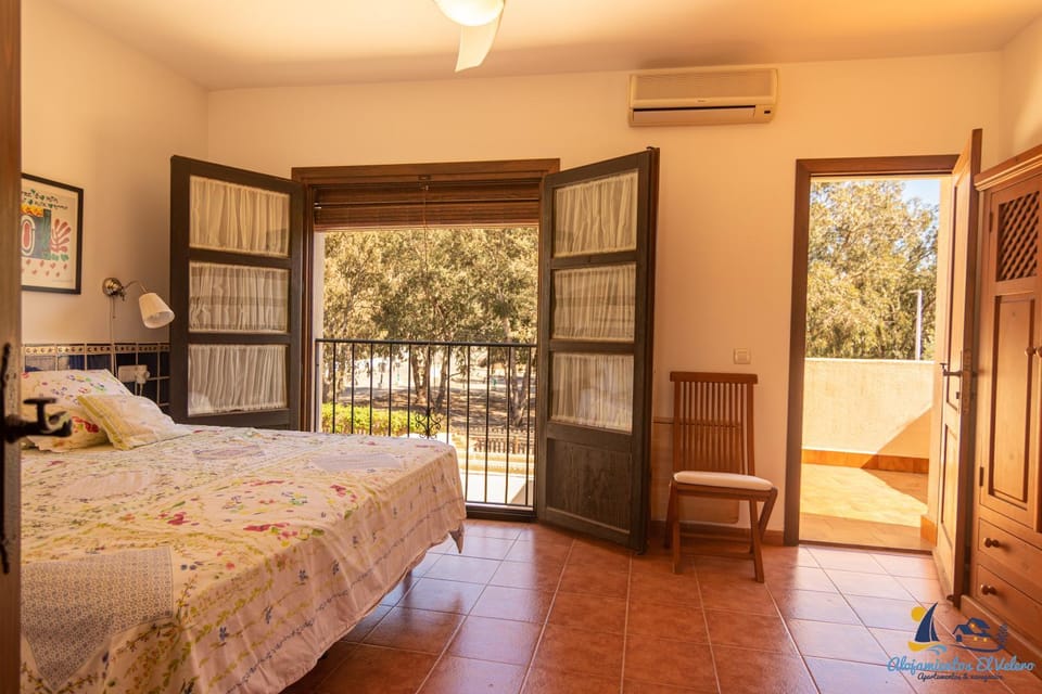 Bed, View (from property/room), Balcony/Terrace, Photo of the whole room, Bedroom, internet, air conditioner