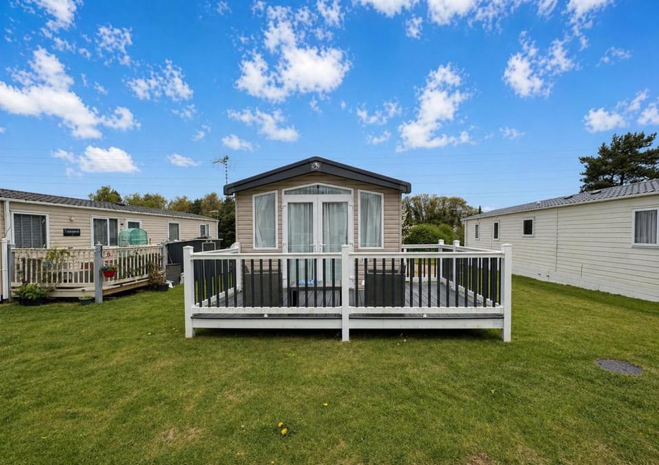 Modern Caravan At Caldecott Hall With Decking In Norfolk, Sleeps 8 Ref 91068C House in Broadland District