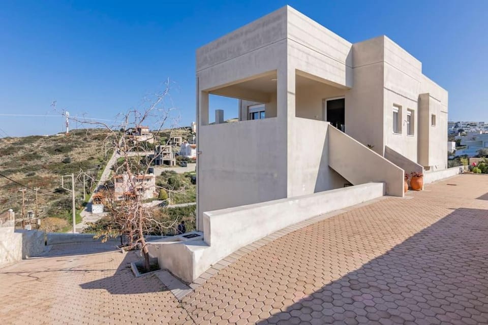 Property building, Natural landscape, Balcony/Terrace