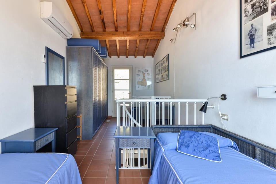 Property building, Living room, Bedroom