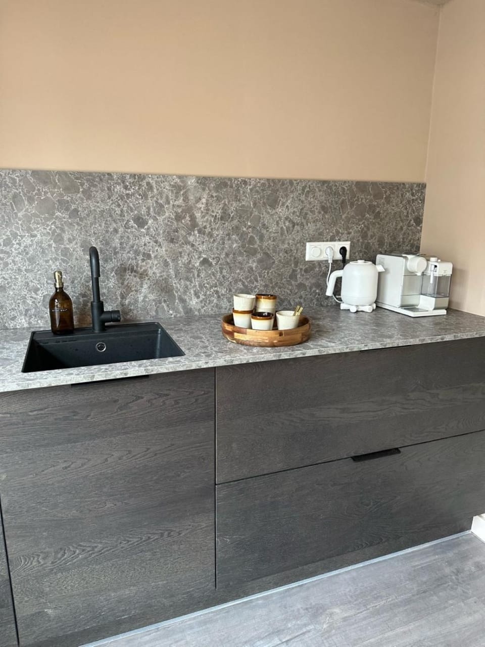 Coffee/tea facilities, Kitchen or kitchenette