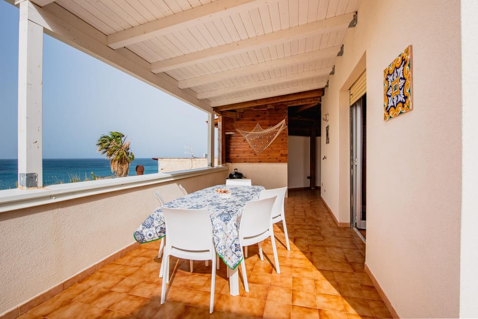Natural landscape, Balcony/Terrace, Dining area, Sea view