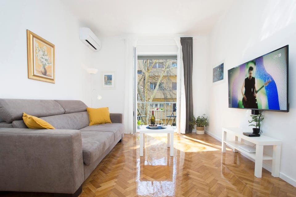 TV and multimedia, Living room, Seating area