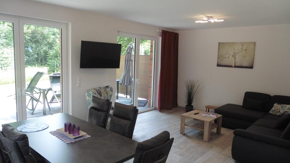 Living room, Dining area, Food