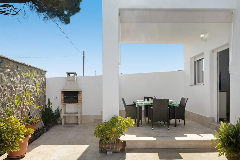 Property building, Balcony/Terrace, Living room