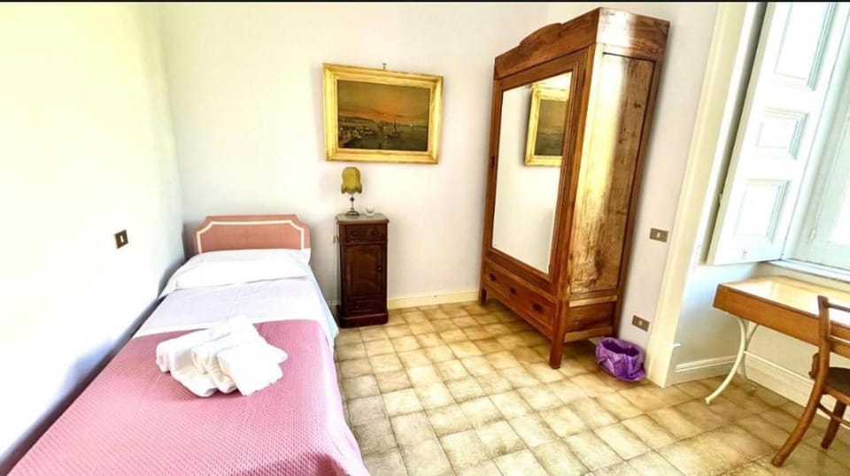 Bed, Photo of the whole room, towels, wardrobe