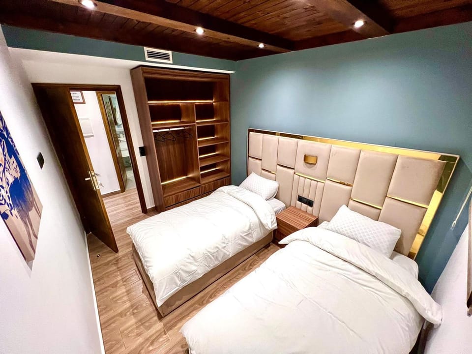Bed, Photo of the whole room, wardrobe
