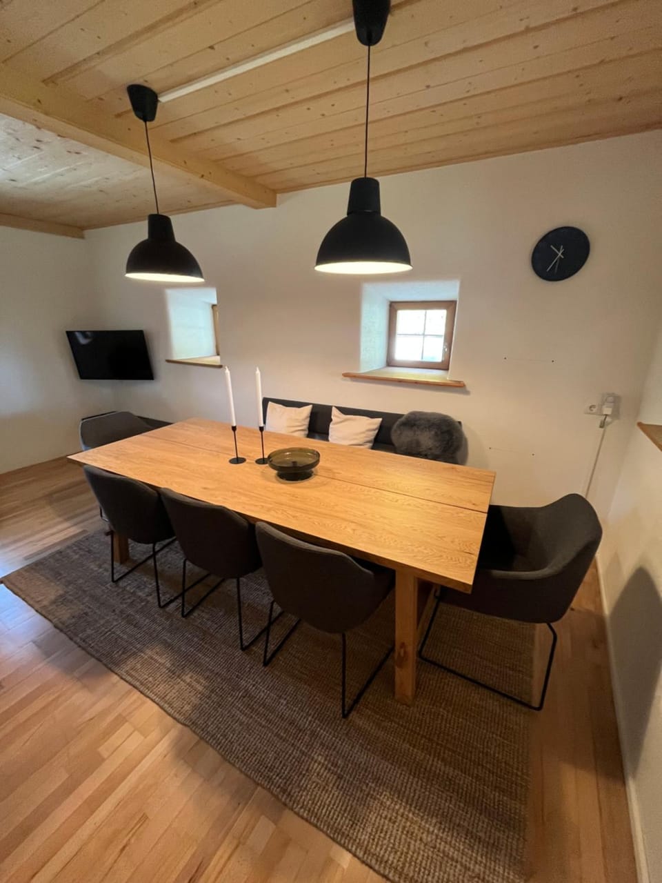 TV and multimedia, Living room, Seating area, Dining area
