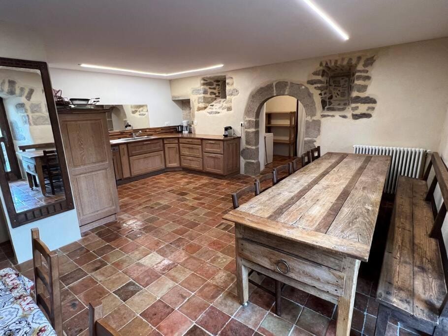 Kitchen or kitchenette, Dining area, stove