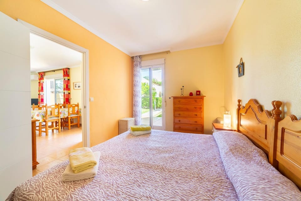 Property building, Living room, Bedroom