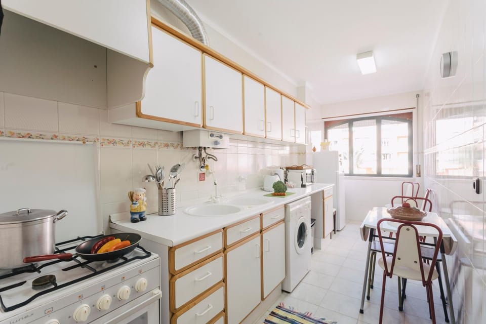 Kitchen or kitchenette, Dining area, minibar, pet friendly, stove, toaster, washing machine