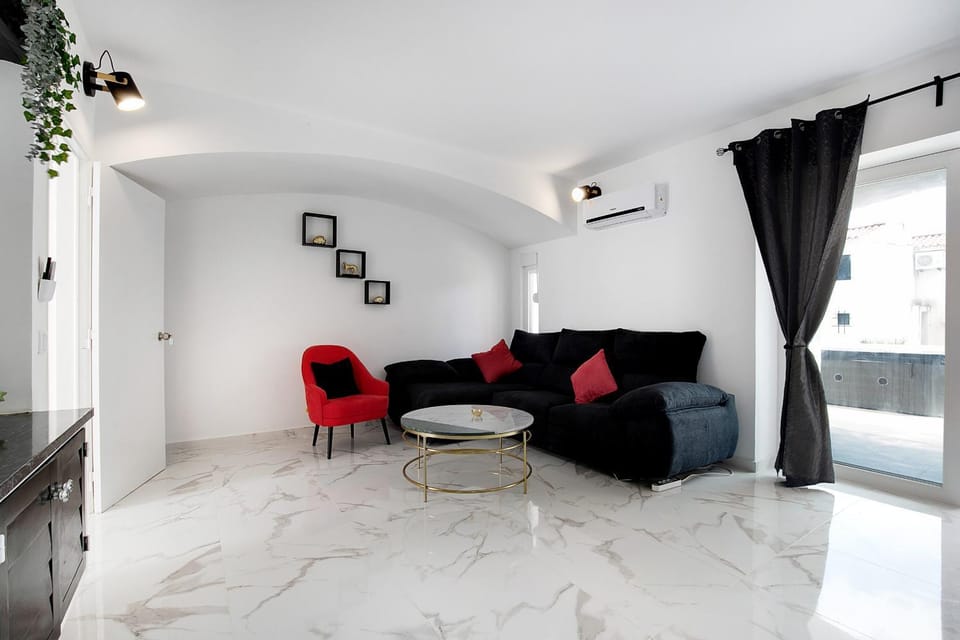 Communal lounge/ TV room, Living room