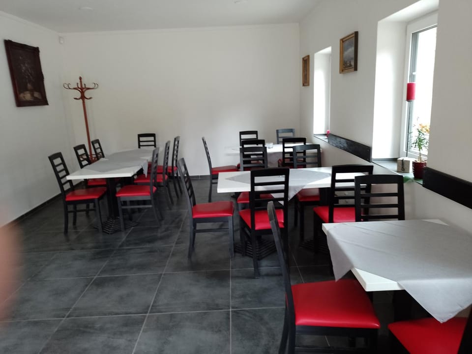 Communal lounge/ TV room, Breakfast