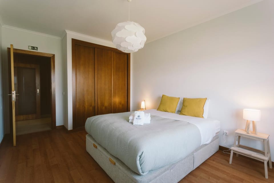 Bed, Photo of the whole room, Bedroom, towels, wardrobe