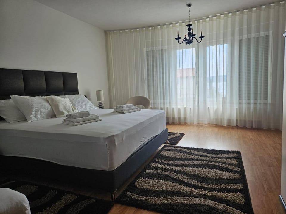 Bed, View (from property/room), Photo of the whole room, Bedroom, Garden view, Sea view, towels