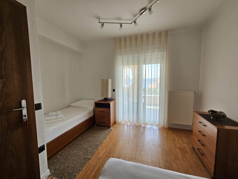 Bed, Balcony/Terrace, Bedroom