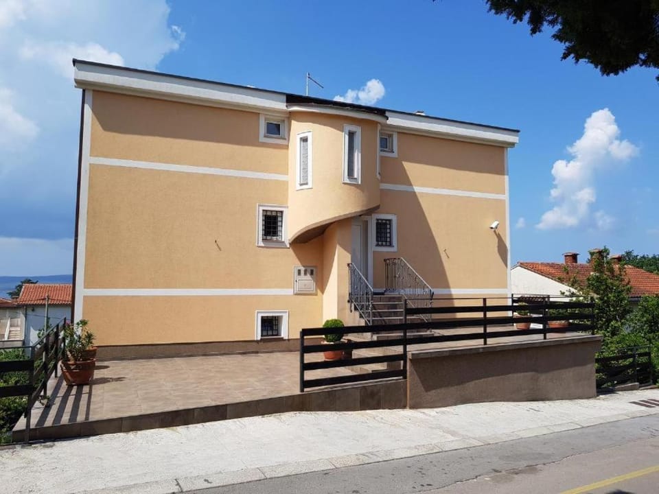 Property building, Facade/entrance, Spring