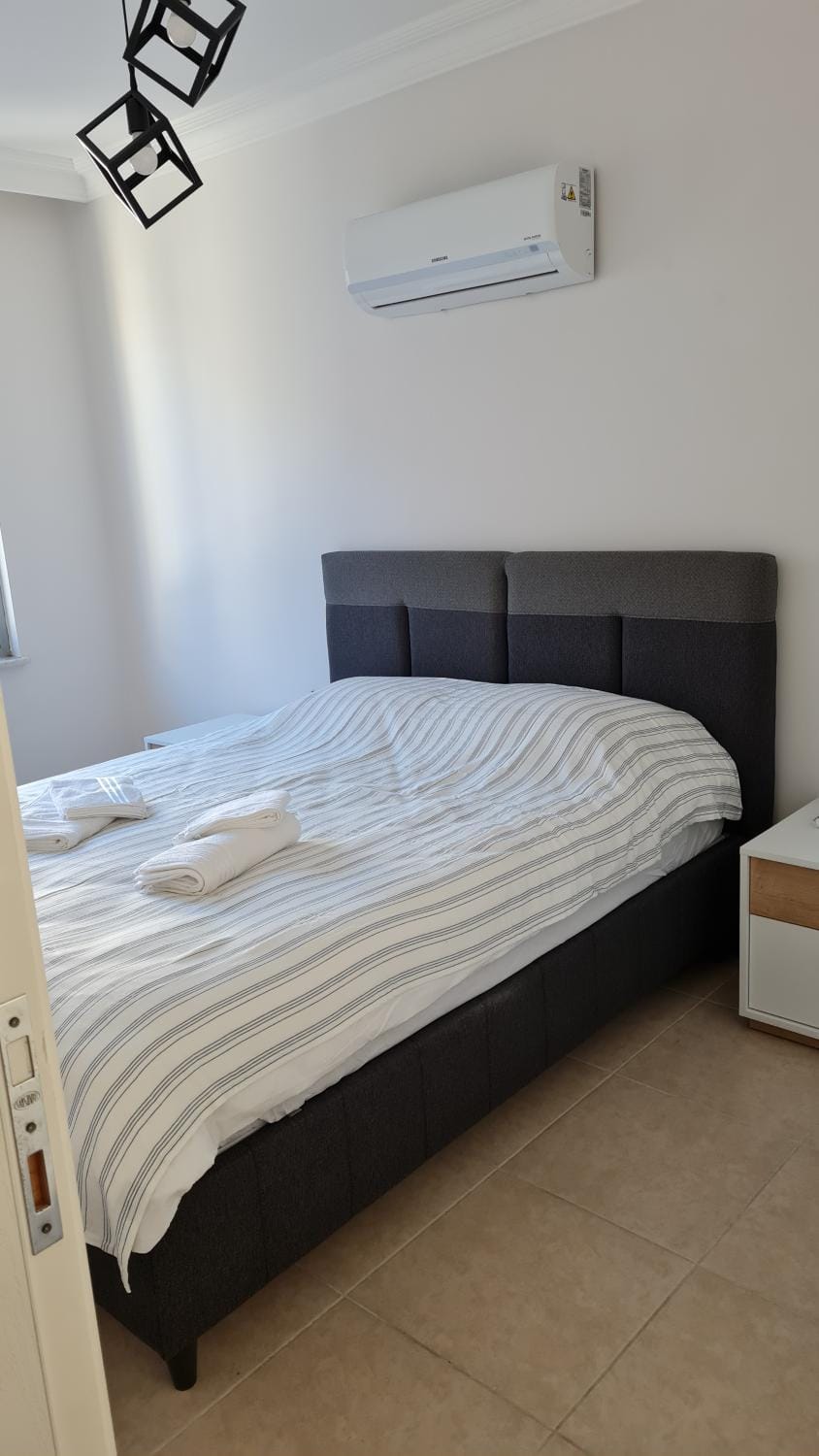 Bed, Bedroom, towels, air conditioner