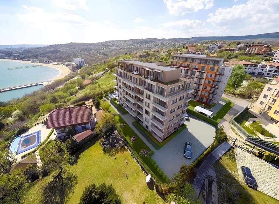 Property building, Natural landscape, Swimming pool, sunbed