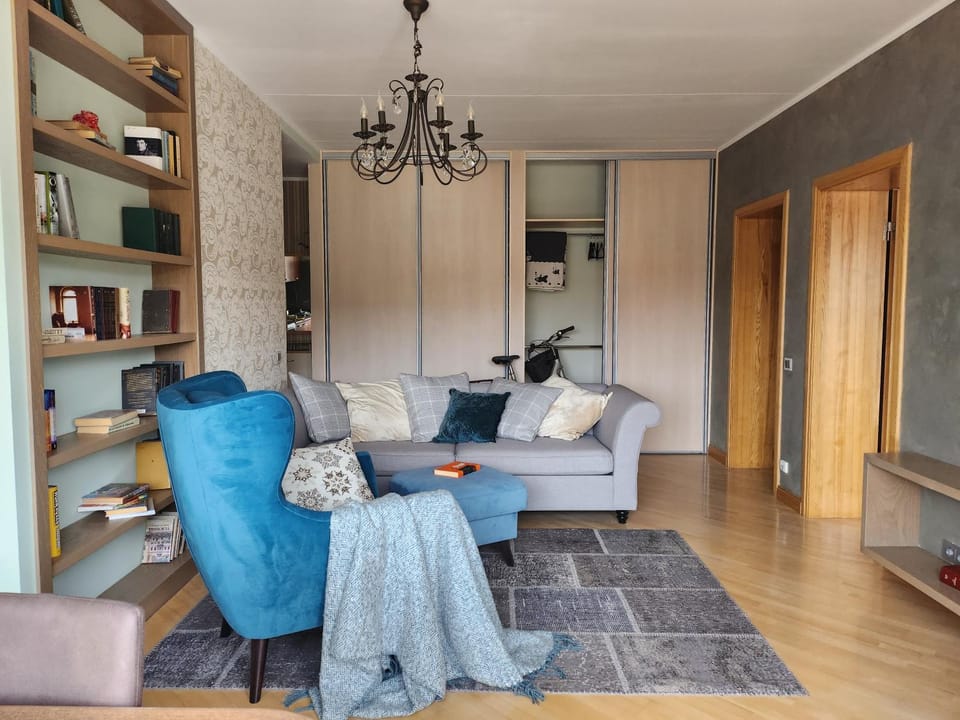 Library, Living room, Seating area