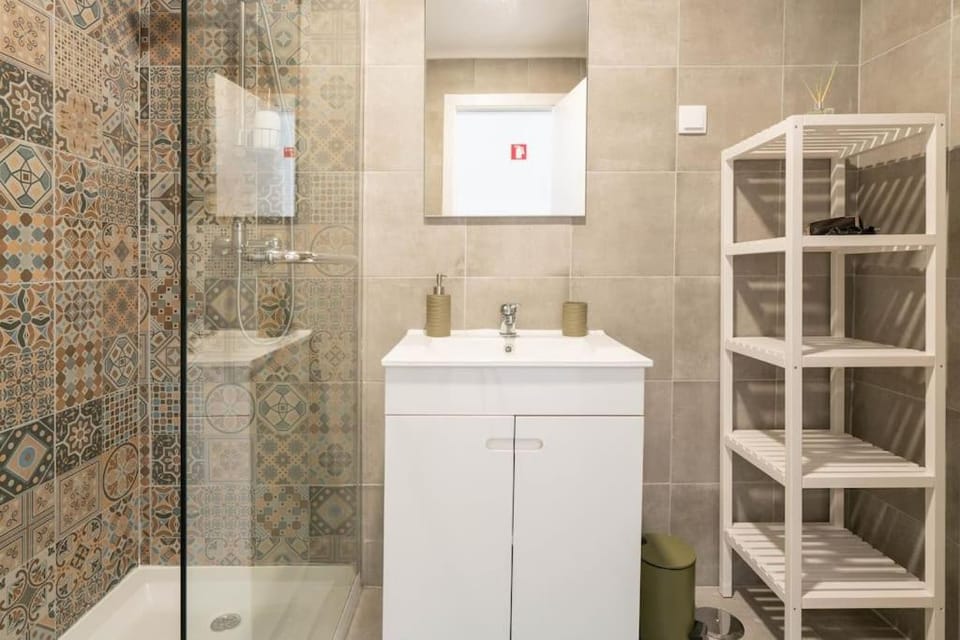 Shower, Bathroom