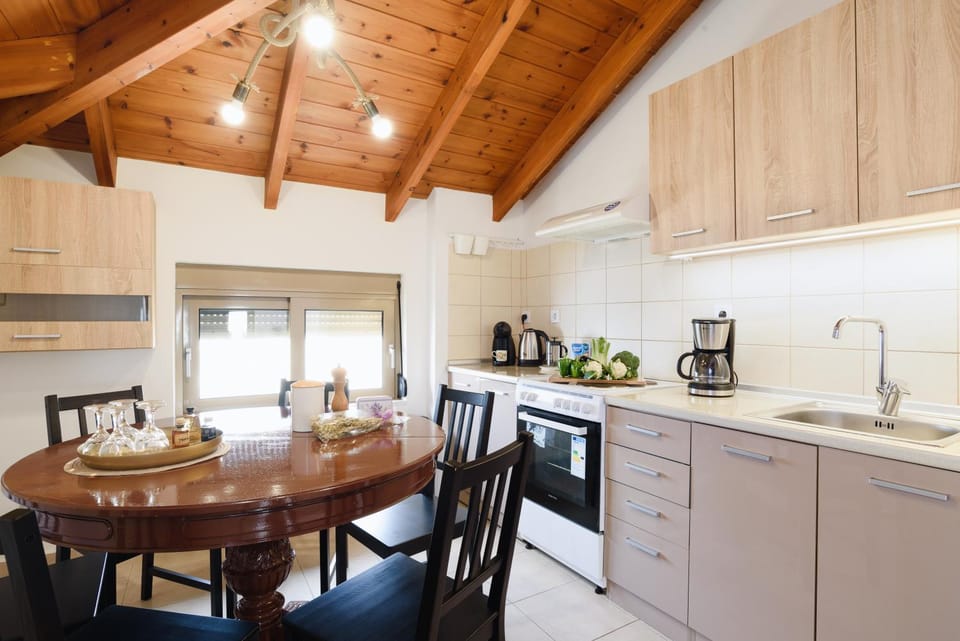 Coffee/tea facilities, Dining area, pet friendly, stove