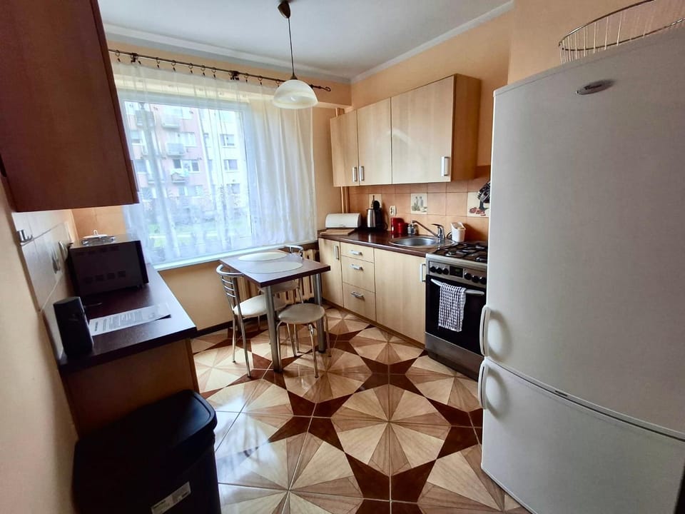 Kitchen or kitchenette, Dining area, oven