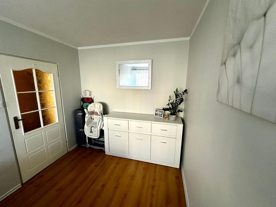 Bedroom, locker
