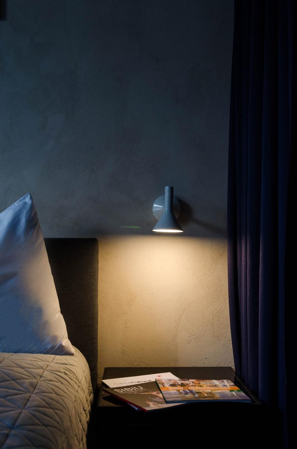 Bed, Photo of the whole room, Decorative detail, Bedroom