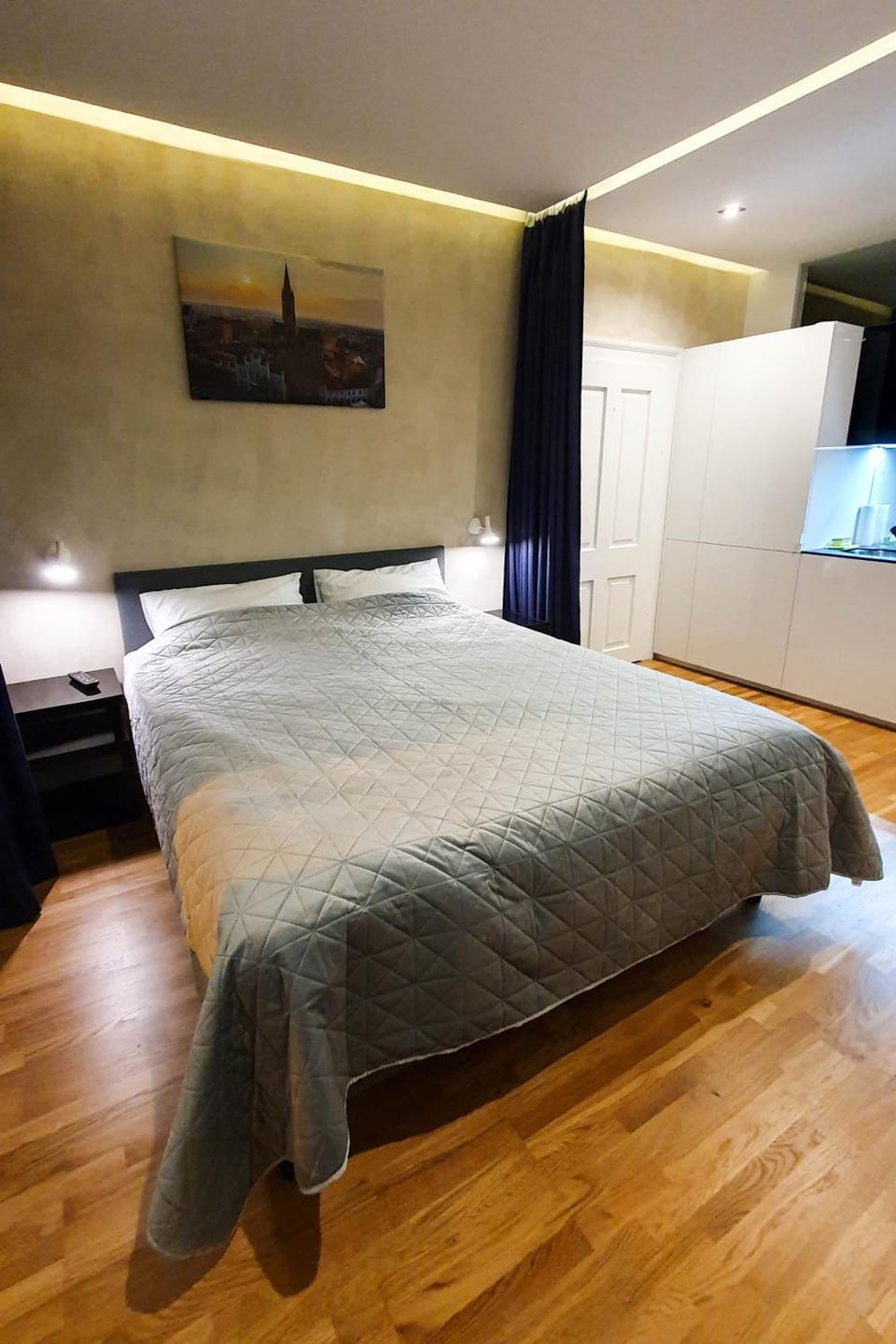 Bed, Photo of the whole room