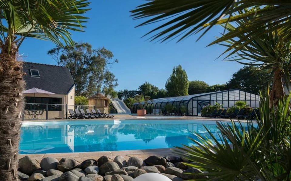 Mobil-home 6 Personnes - Bretagne - Piscine - Plage Campground/ 
RV Resort in Trégunc