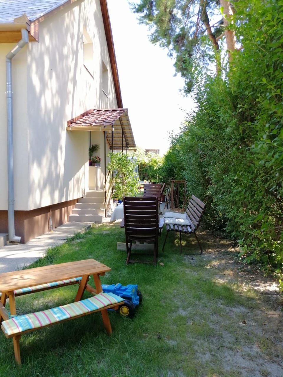 Property building, Facade/entrance, Garden