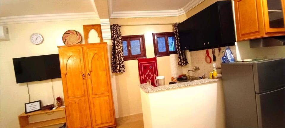 Communal lounge/ TV room, TV and multimedia, Decorative detail, wardrobe