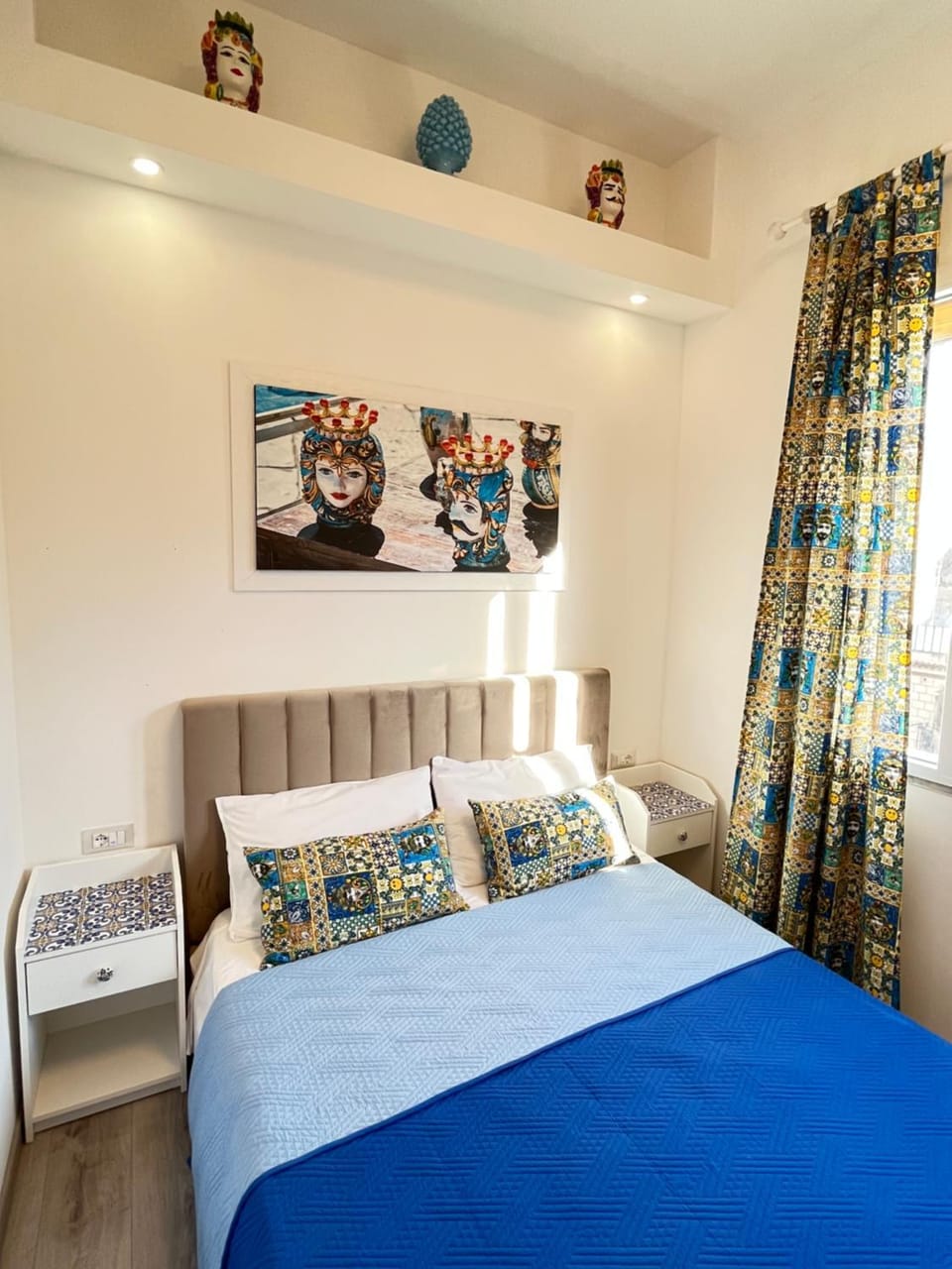 Bed, Photo of the whole room