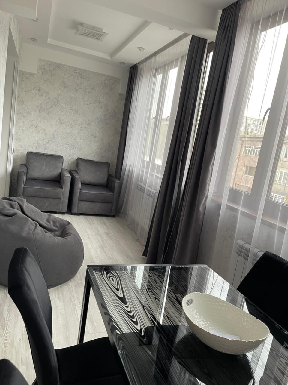 Seating area, Dining area