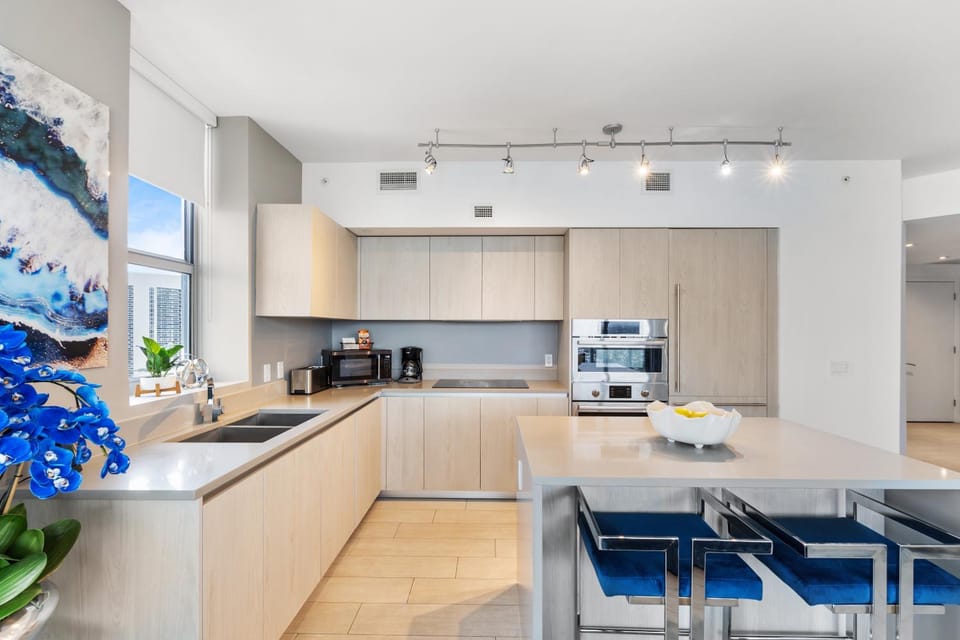 Kitchen or kitchenette, Dining area, oven, stove