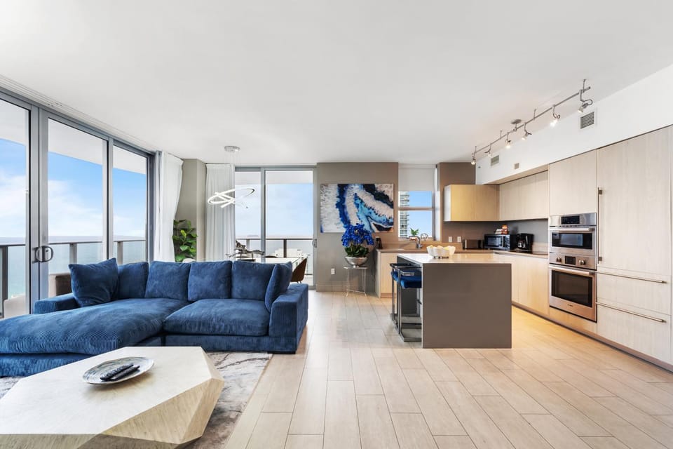 TV and multimedia, Kitchen or kitchenette, Living room, Seating area, Dining area, pet friendly, stove