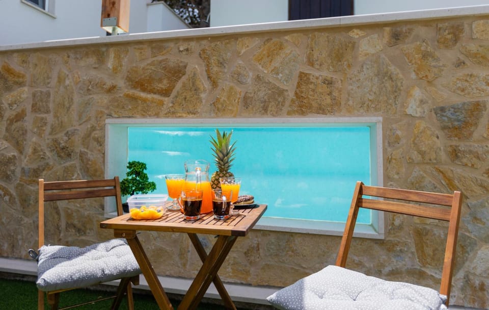 Pool view, Swimming pool, sunbed