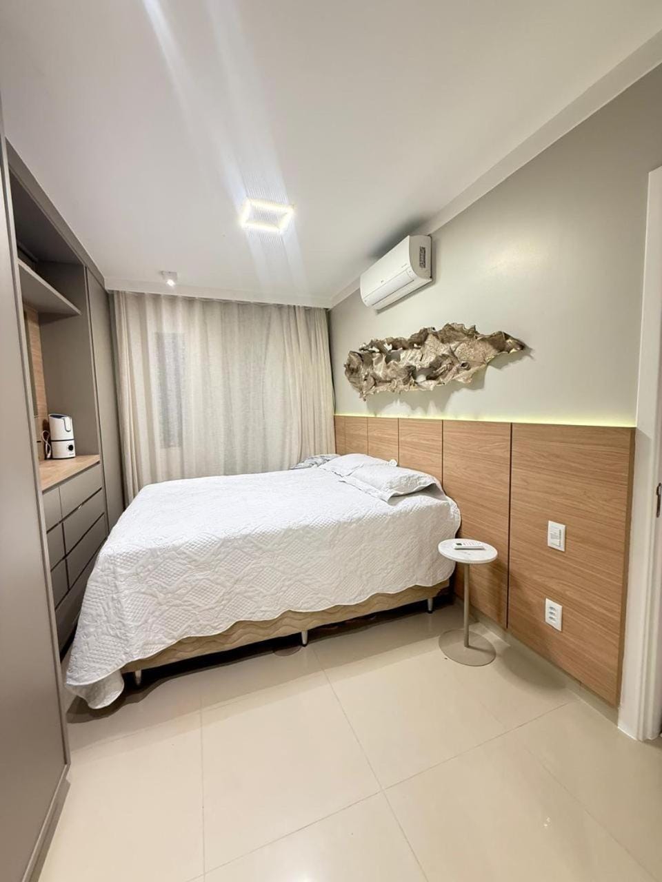 Bed, Photo of the whole room, Bedroom, wardrobe, air conditioner