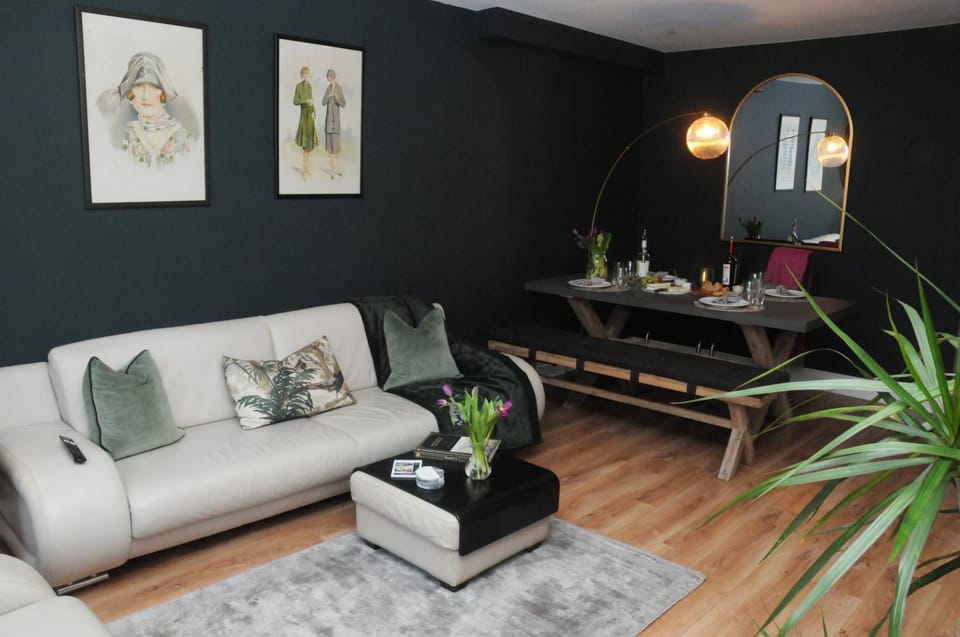 Seating area, Dining area
