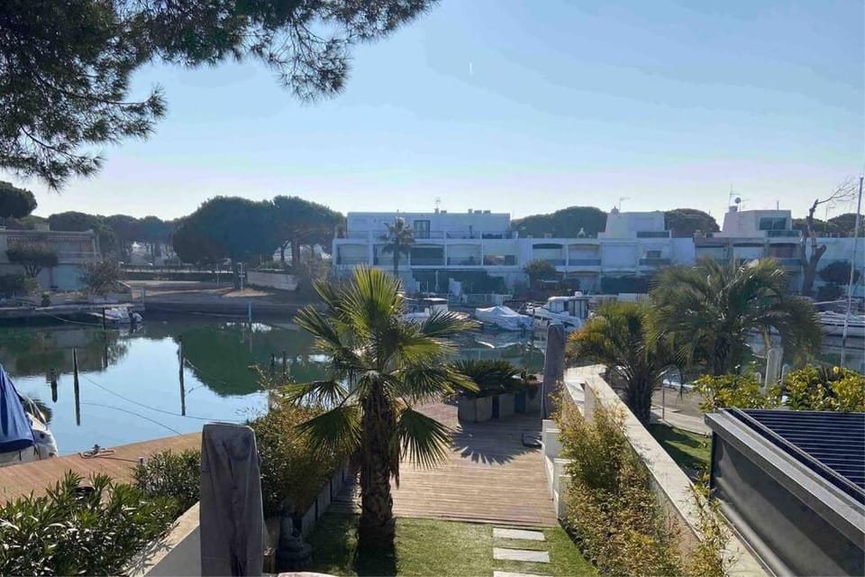 Belle grande marina en duplex avec appontement House in Le Grau-du-Roi