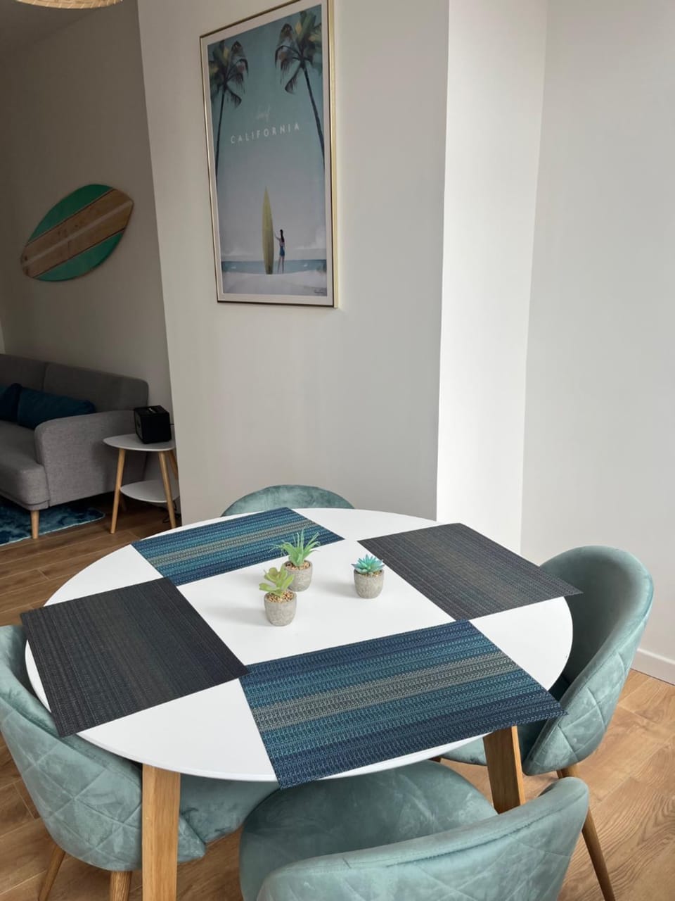 Immeuble Privatif 12 pers, 3 Apparts Thématiques Apartment in Valenciennes
