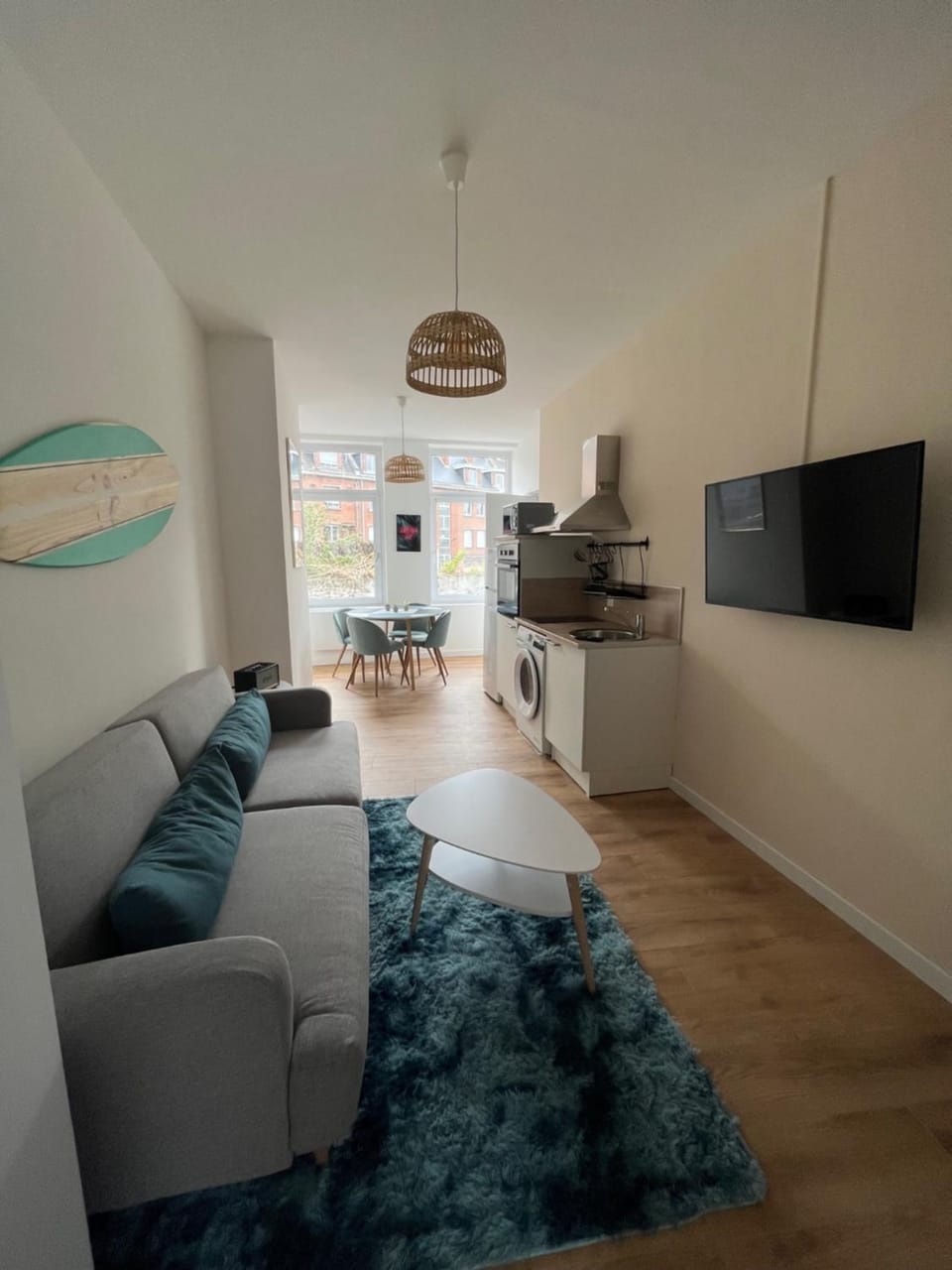 Immeuble Privatif 12 pers, 3 Apparts Thématiques Apartment in Valenciennes